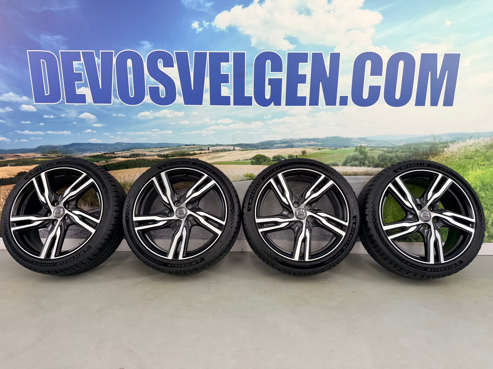 Volvo 18 inch Ixion IV R-Design velgen + Zomerbanden V40 / V50 / C30 / S40 -PERFECT-